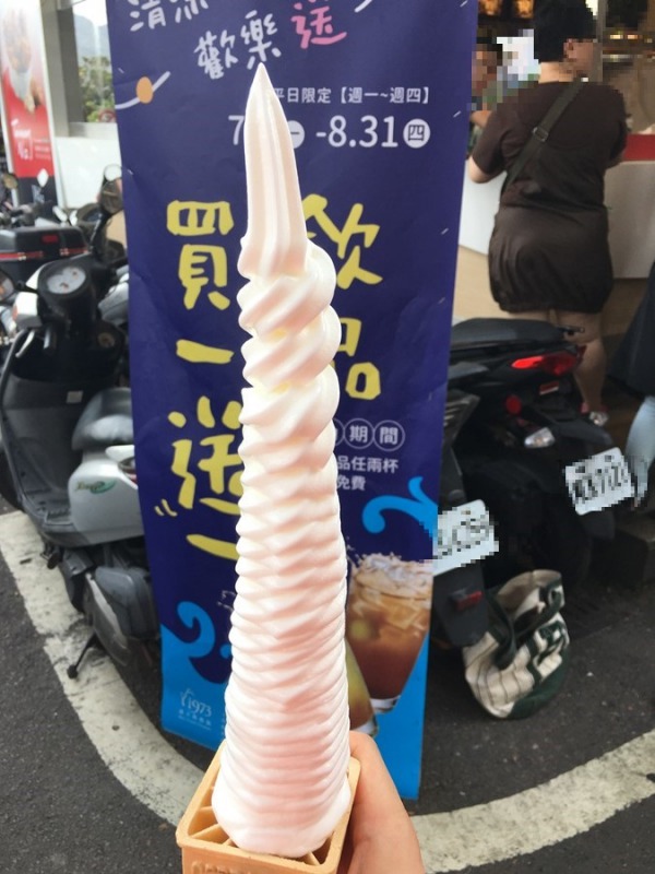 台湾淡水_アイスクリーム_巨無霸霜淇淋２